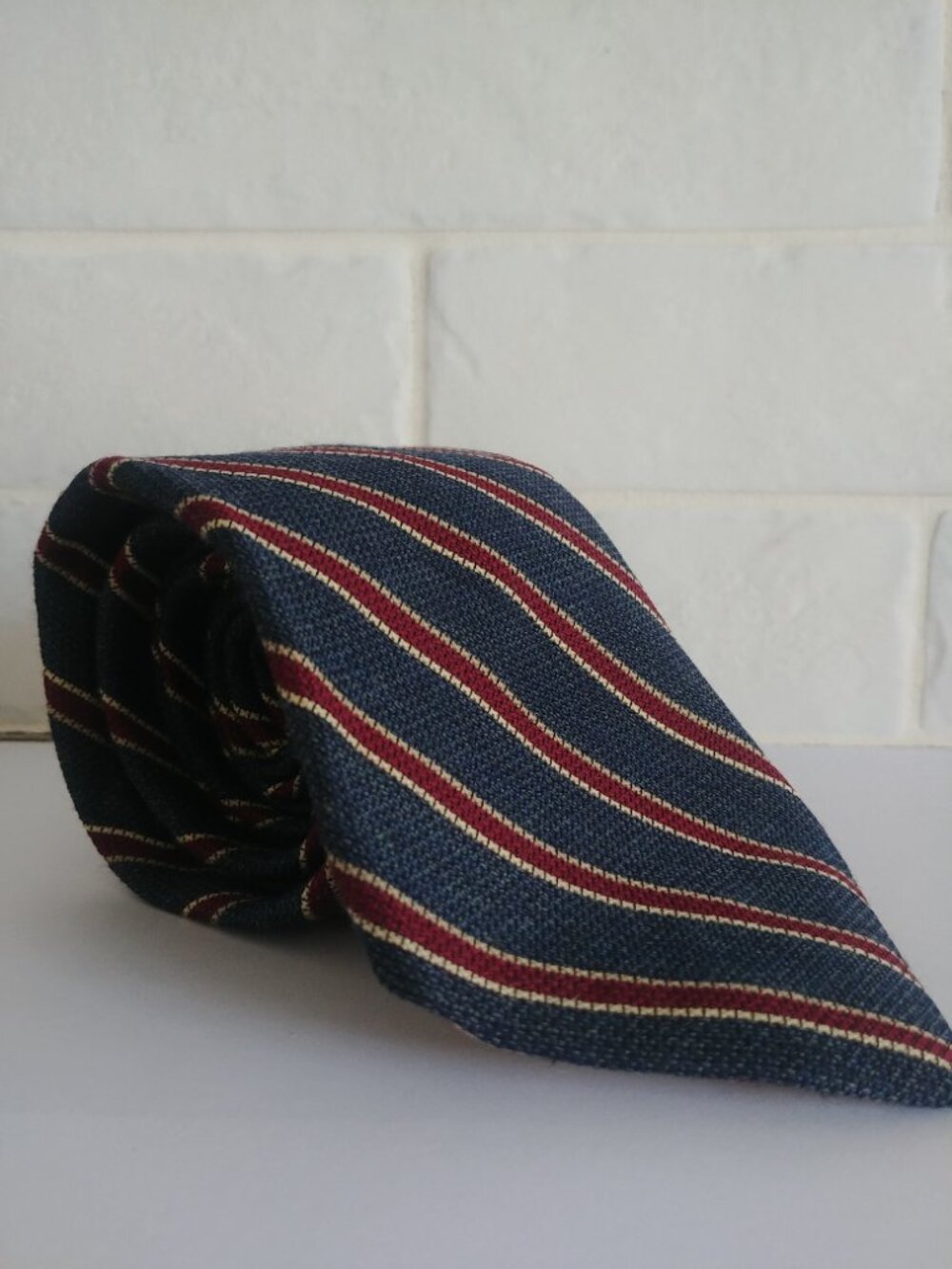 Vintage Frame wool silk blue tie with red stripes